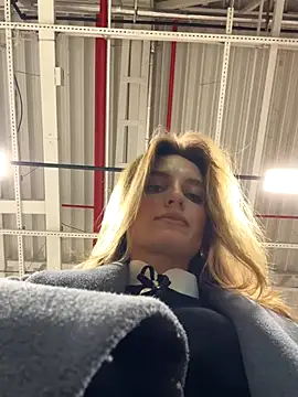 -AngelAri- online show from October 18, 2025, 9:06 pm