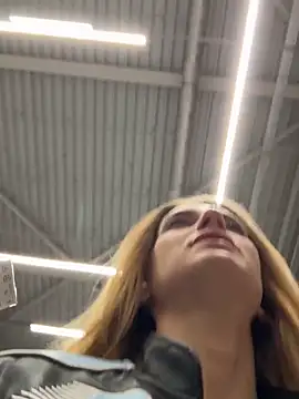 -AngelAri- online show from October 4, 2025, 9:05 pm