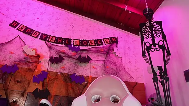 mssburbuja online show from October 17, 2025, 3:10 am