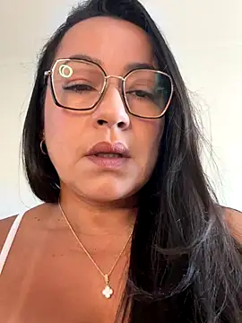 lucy luu  online show from September 11, 2025, 1:00 pm