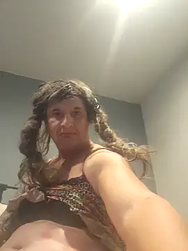 Snapshot of DestinyFox chatting on December 2, 2025, 7:26 pm DestinyFox online show from December 2, 2025, 7:26 pm