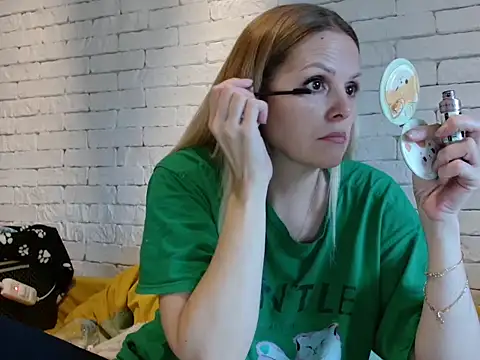 Snapshot of Angel_girllovemy chatting on December 16, 2025, 10:52 am Angel girllovemy online show from December 16, 2025, 10:52 am