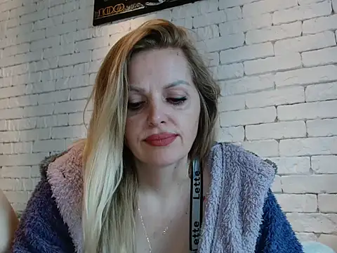 Snapshot of Angel_girllovemy chatting on October 4, 2025, 9:22 am Angel girllovemy online show from October 4, 2025, 9:22 am