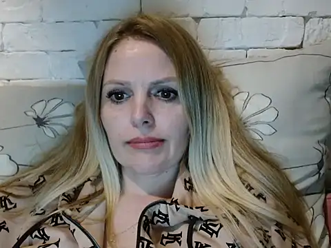 Snapshot of Angel_girllovemy chatting on November 28, 2025, 4:29 pm Angel girllovemy online show from November 28, 2025, 4:29 pm