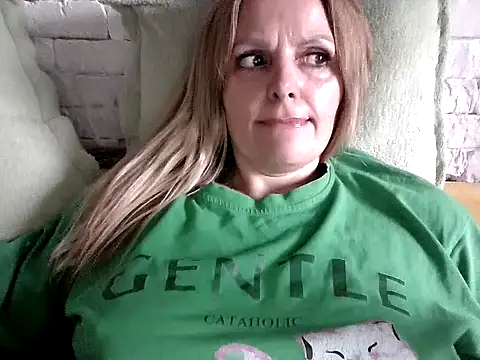 Snapshot of Angel_girllovemy chatting on January 15, 2026, 9:01 am Angel girllovemy online show from January 15, 2026, 9:01 am