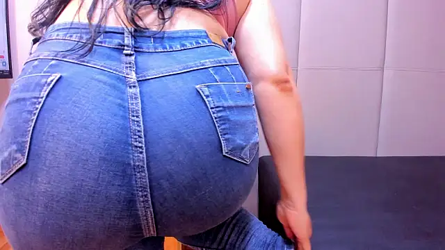 AlishaPalmer online show from February 7, 2026, 12:13 pm