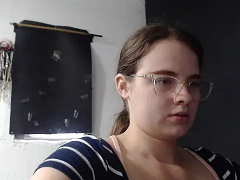 HellenMiyer1111 online show from December 5, 2025, 5:55 pm