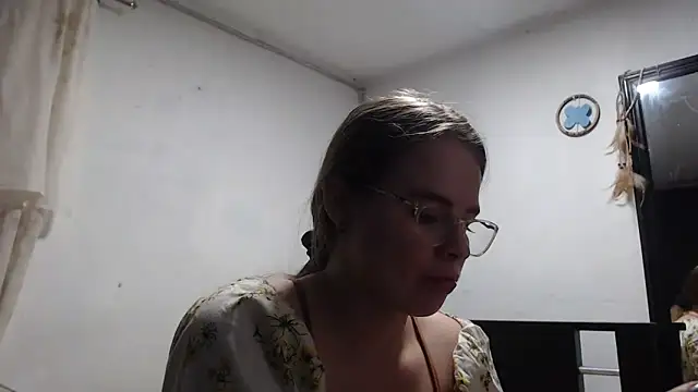 HellenMiyer1111 online show from October 18, 2025, 3:58 pm