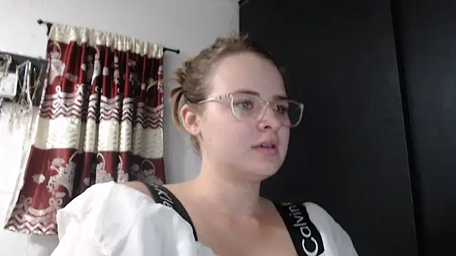 HellenMiyer1111 online show from September 12, 2025, 7:35 pm