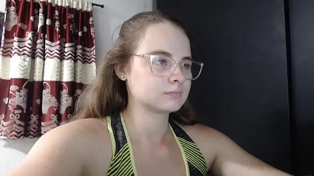 HellenMiyer1111 online show from October 7, 2025, 5:25 pm