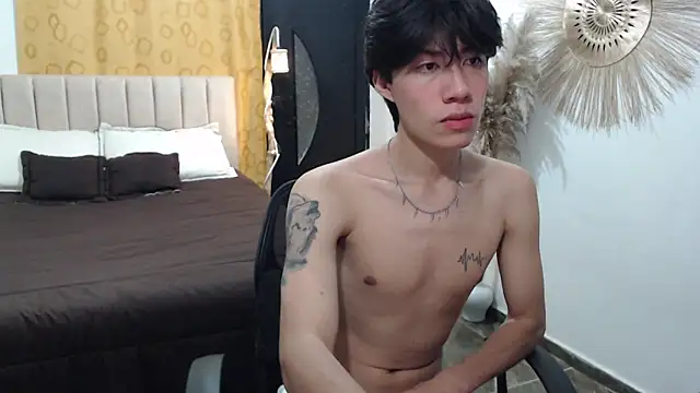 Elio-cam online show from November 19, 2025, 5:07 am