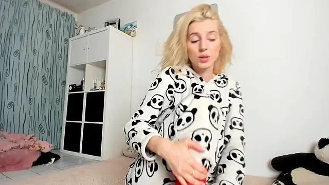 KenzieDawton online show from November 8, 2025, 5:00 am