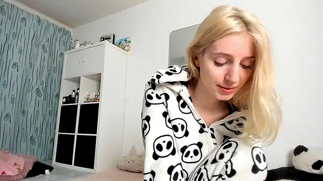 KenzieDawton online show from October 9, 2025, 6:14 am