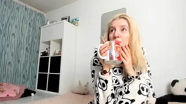 KenzieDawton online show from October 11, 2025, 6:03 am