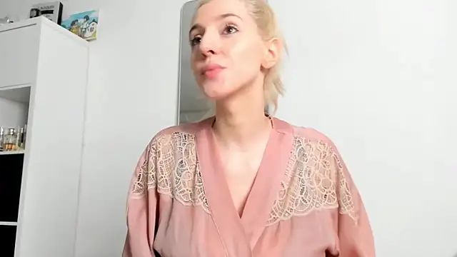 KenzieDawton online show from October 2, 2025, 1:47 pm