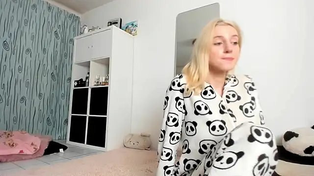 KenzieDawton online show from October 6, 2025, 7:58 pm