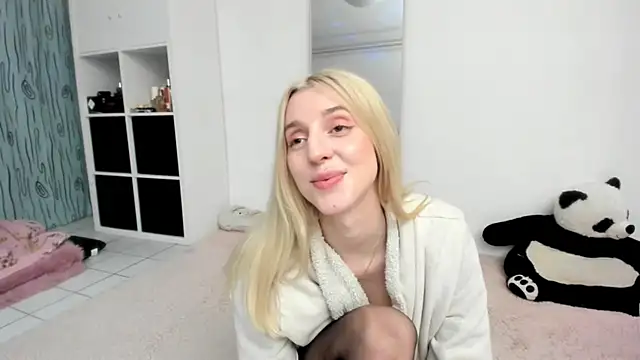 Snapshot of KenzieDawton chatting on May 23, 2026, 5:12 pm KenzieDawton online show from May 23, 2026, 5:12 pm