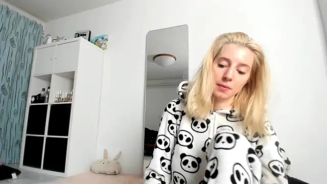 KenzieDawton online show from October 12, 2025, 6:26 am