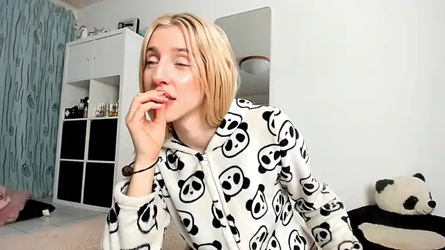 KenzieDawton online show from October 16, 2025, 7:05 am