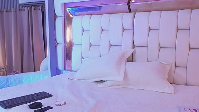 sexysistter online show from April 15, 2026, 12:21 pm