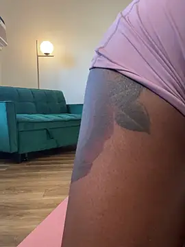 mochamimi online show from October 23, 2025, 1:32 pm