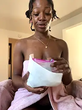 mochamimi online show from September 20, 2025, 3:39 pm