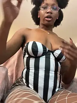 mochamimi online show from November 1, 2025, 3:24 am