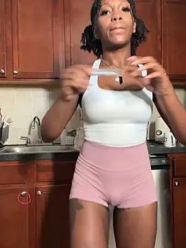 mochamimi online show from September 12, 2025, 2:44 am