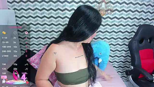 BIANCAROY1 online show from September 12, 2025, 6:40 pm