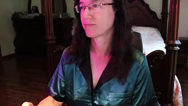 Snapshot of thornburyrose chatting on June 17, 2026, 10:58 am thornburyrose online show from June 17, 2026, 10:58 am