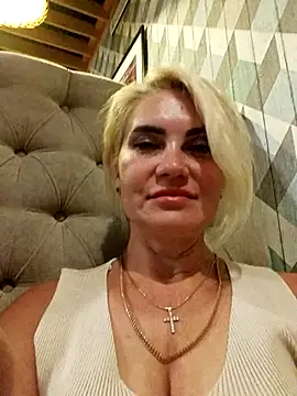 JennyOMay online show from September 18, 2025, 4:48 am