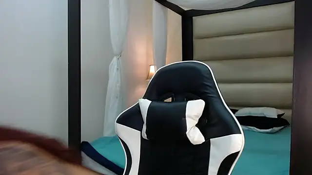 ChantalPetit online show from September 9, 2025, 6:06 pm