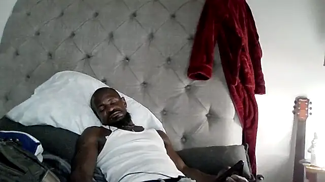 Maculine Stayr online show from October 4, 2025, 7:48 pm