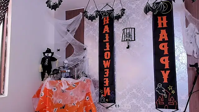 kelly thomson online show from October 31, 2025, 2:02 pm