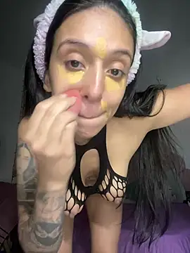 Snapshot of kiaraglam2 chatting on March 19, 2025, 5:08 am kiaraglam2 online show from March 19, 2025, 5:08 am