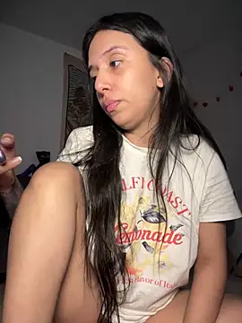 Snapshot of kiaraglam2 chatting on November 21, 2025, 1:32 pm kiaraglam2 online show from November 21, 2025, 1:32 pm