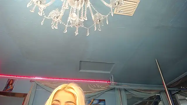 Snapshot of ADRIANNA_FOX chatting on January 17, 2026, 7:34 am ADRIANNA FOX online show from January 17, 2026, 7:34 am