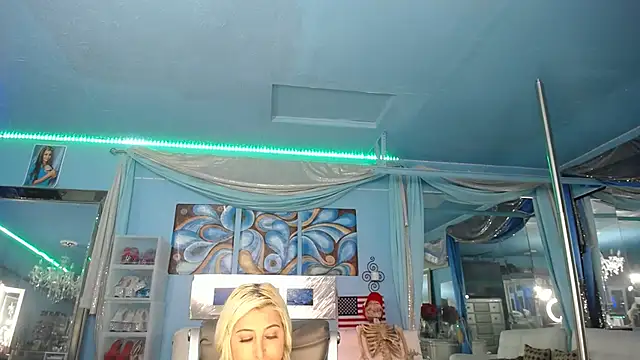 Snapshot of ADRIANNA_FOX chatting on February 4, 2026, 7:25 am ADRIANNA FOX online show from February 4, 2026, 7:25 am