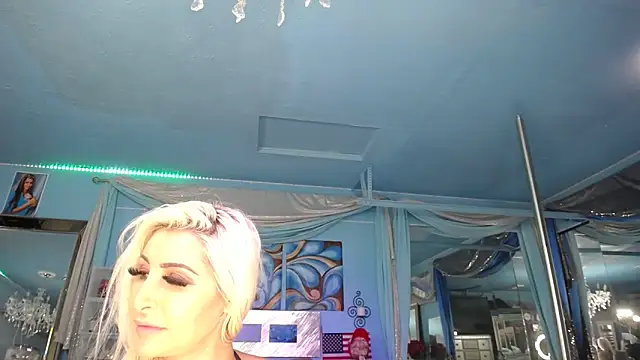 ADRIANNA FOX online show from September 13, 2025, 4:29 pm