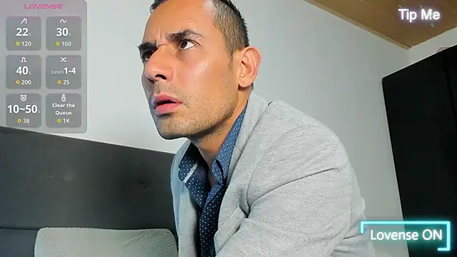 jhonyalzate2 online show from April 7, 2026, 2:35 am