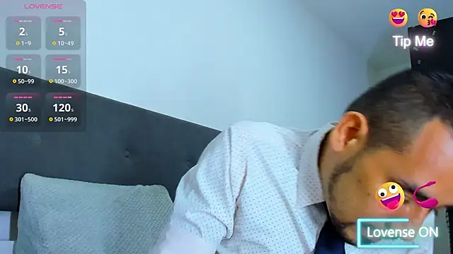 jhonyalzate2 online show from March 11, 2025, 1:26 am