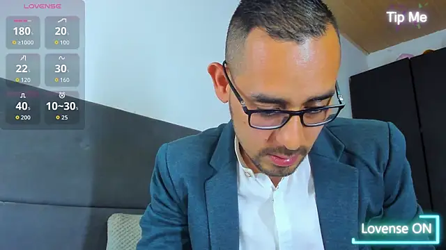 jhonyalzate2 online show from October 3, 2025, 2:04 am