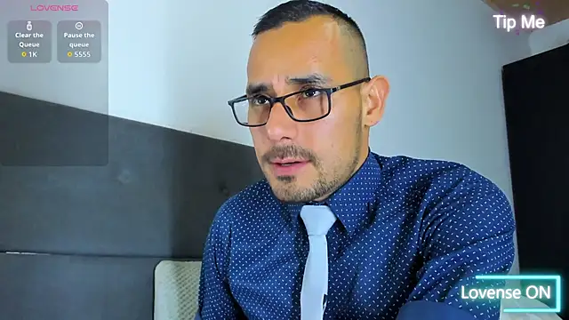 jhonyalzate2 online show from September 9, 2025, 3:16 am