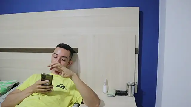 funcouple1985 online show from December 11, 2024, 12:44 am