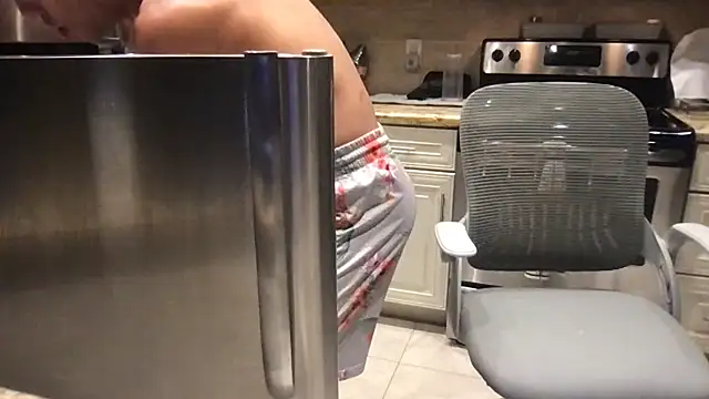 BigGuyMuscle online show from October 2, 2025, 5:11 am