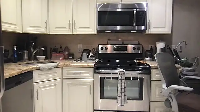 BigGuyMuscle online show from September 24, 2025, 3:57 am