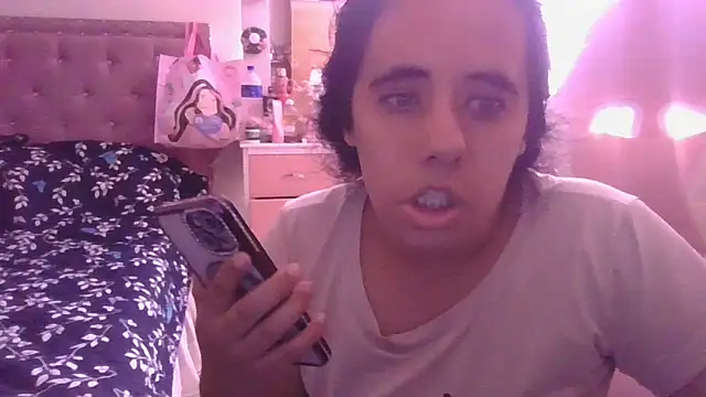 Snapshot of annarose19 chatting on April 22, 2026, 6:04 pm annarose19 online show from April 22, 2026, 6:04 pm
