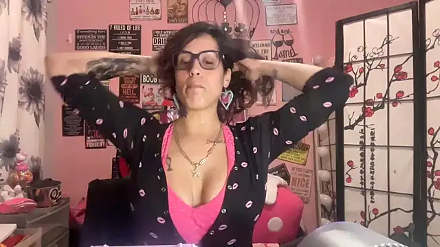 Snapshot of latinacubana chatting on February 14, 2025, 7:59 am latinacubana online show from February 14, 2025, 7:59 am