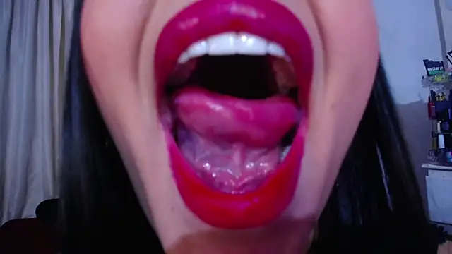 Sharlottee online show from July 21, 2026, 10:33 pm