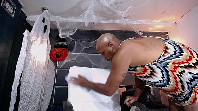 Snapshot of liam_howard chatting on November 3, 2025, 7:28 pm liam howard online show from November 3, 2025, 7:28 pm